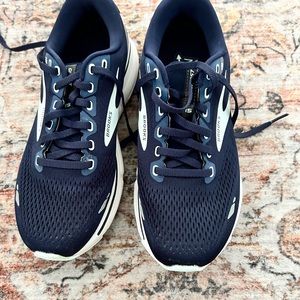 Brooks Running Shoe Wide 7.5